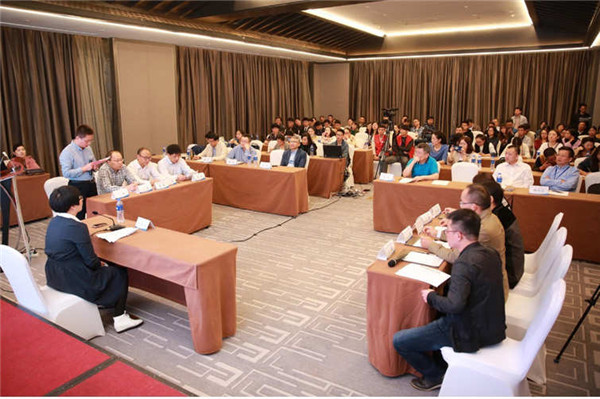 15397377883637.jpg 合影_副本.jpg